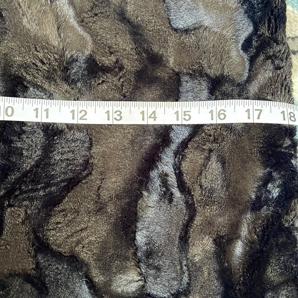 Aspyn Grove 2 fur pillow cover set - Picture 7 of 8